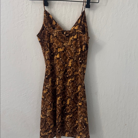 Revolve J.O.A Python Print Cowl Neck Mini Dress brown spaghetti strap S - Picture 4 of 4